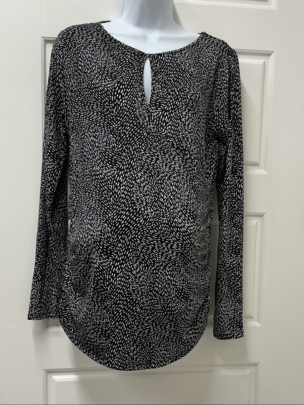 Motherhood Maternity Black & White Keyhole Long Sleeve Top
